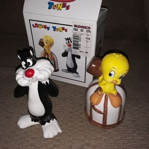 Looney Tunes Tweety Bird and Sylvester the Cat Salt and Pepper Shakers New 1993